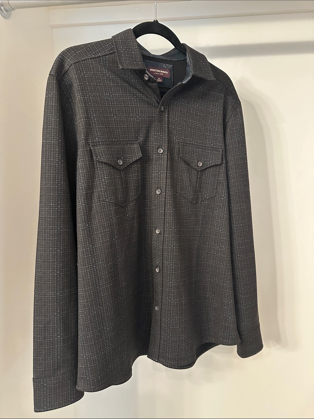 Johnston & Murphy medium Dark Gray Patterned Button-Down Shirt. Like new